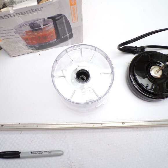 Toastmaster Mini Electric Food Chopper - Picture 8 of 10